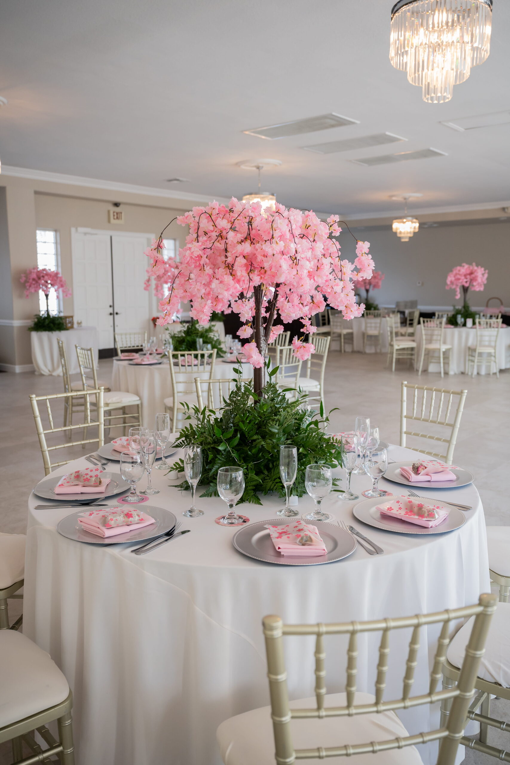 Wedding table with pink floral centerpiece in Terrace Room Las Vegas